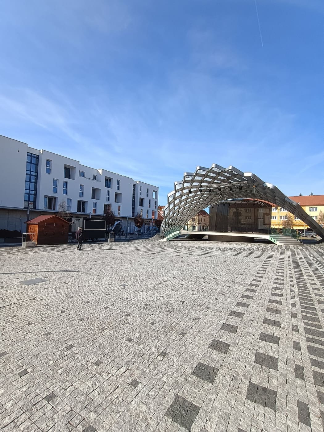 Prestižní obchodní prostor s výlohou do náměstí | novostavba | 115 m² | centrum Veselí nad Moravou